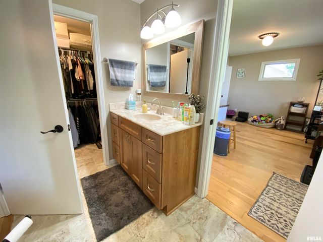 1224 Old Crows Way, Springfield, IL 62712