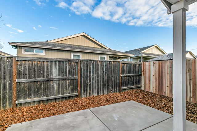 7422 Denman Court, White City, OR 97503
