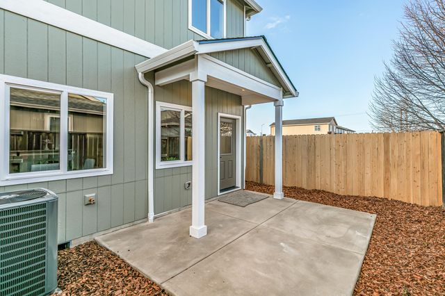 7422 Denman Court, White City, OR 97503