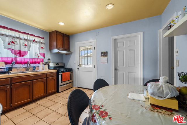 3793 Cimarron Street, Los Angeles, CA 90018