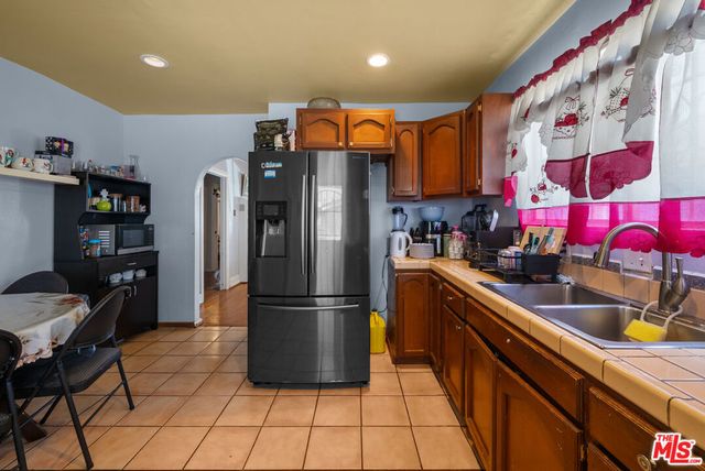 3793 Cimarron Street, Los Angeles, CA 90018