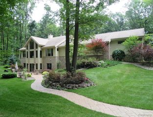 5388 Hartland Road, Hartland Township, MI 48430