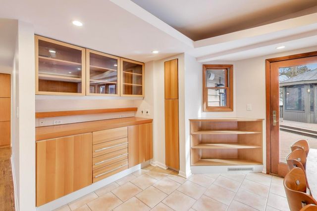 28 Muirwood Drive, Glen Ellyn, IL 60137