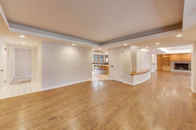 28 Muirwood Drive, Glen Ellyn, IL 60137