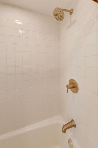 28 Muirwood Drive, Glen Ellyn, IL 60137