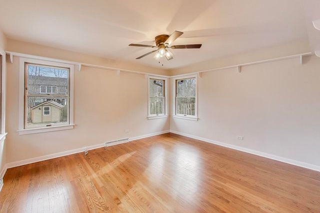 28 Muirwood Drive, Glen Ellyn, IL 60137