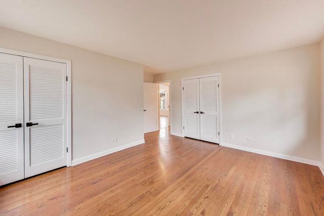 28 Muirwood Drive, Glen Ellyn, IL 60137