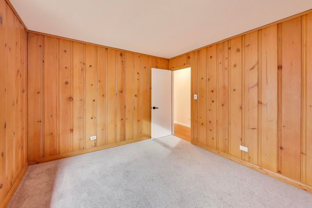 28 Muirwood Drive, Glen Ellyn, IL 60137