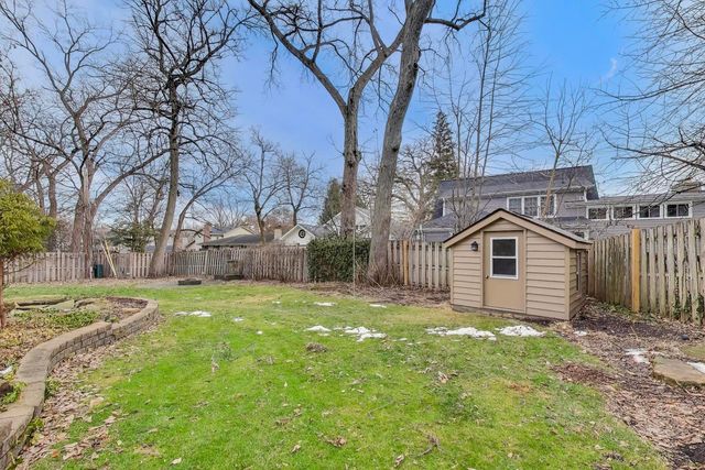 28 Muirwood Drive, Glen Ellyn, IL 60137