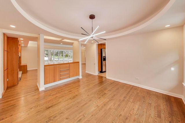 28 Muirwood Drive, Glen Ellyn, IL 60137