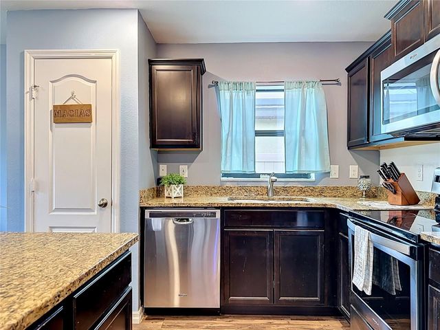1717 CHATHAM GREEN CIRCLE, Ruskin, FL 33570