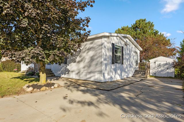 360 E Tuttle Road 6, Ionia, MI 48846