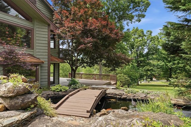 100 Brittany Way, Pickens, SC 29671