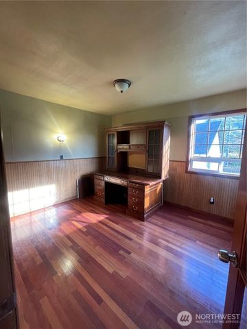 16 Urych Road, Raymond, WA 98577