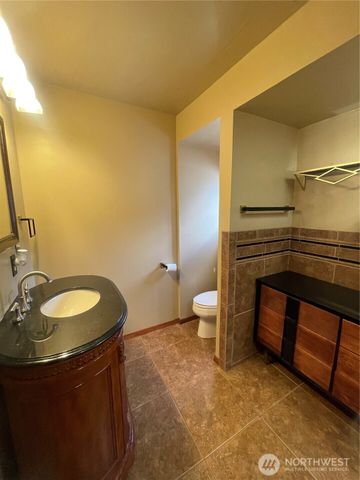 16 Urych Road, Raymond, WA 98577