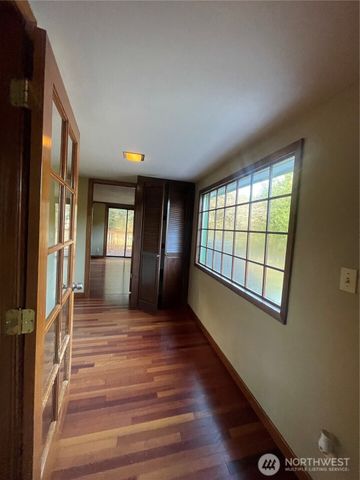 16 Urych Road, Raymond, WA 98577