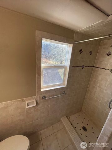 16 Urych Road, Raymond, WA 98577