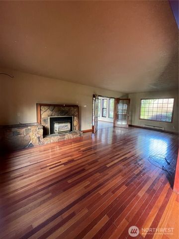 16 Urych Road, Raymond, WA 98577