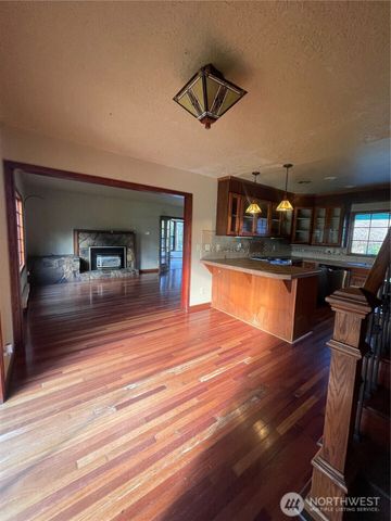 16 Urych Road, Raymond, WA 98577