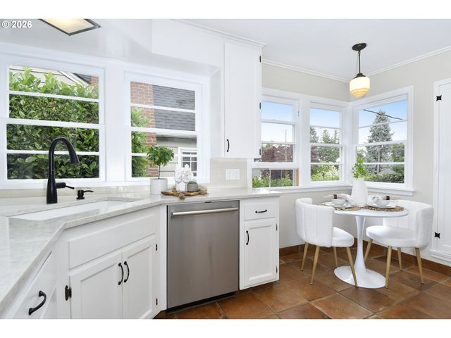 8109 Sw 6TH Ave, Portland, OR 97219