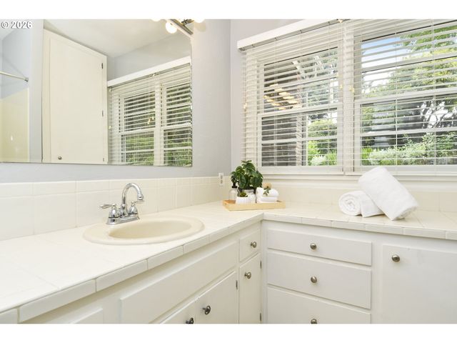 8109 Sw 6TH Ave, Portland, OR 97219