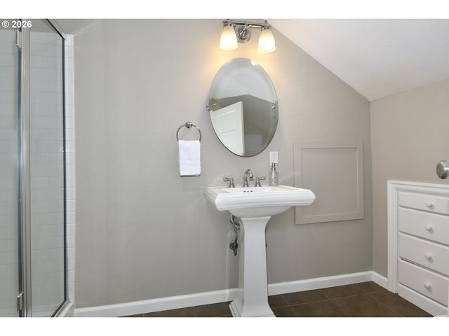 8109 Sw 6TH Ave, Portland, OR 97219