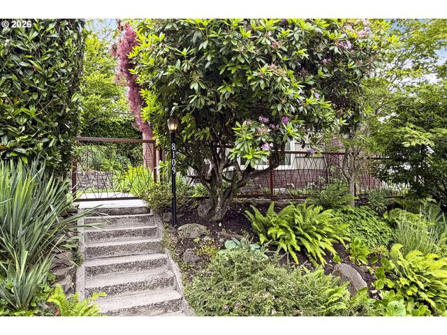 8109 Sw 6TH Ave, Portland, OR 97219