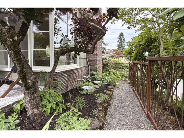 8109 Sw 6TH Ave, Portland, OR 97219