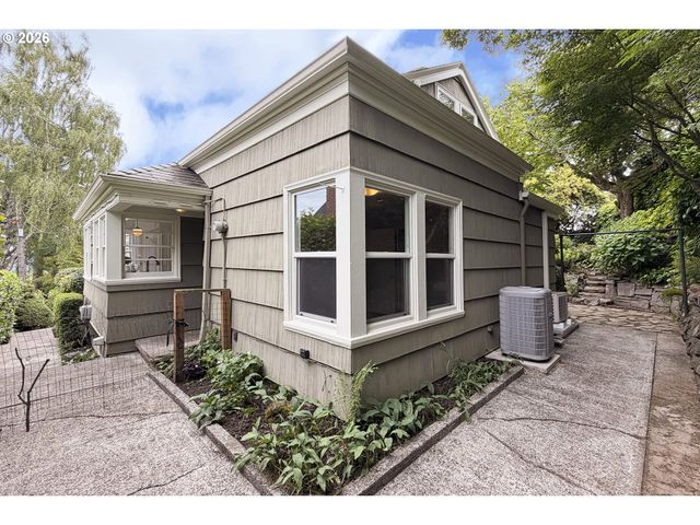 8109 Sw 6TH Ave, Portland, OR 97219