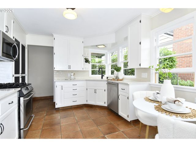 8109 Sw 6TH Ave, Portland, OR 97219