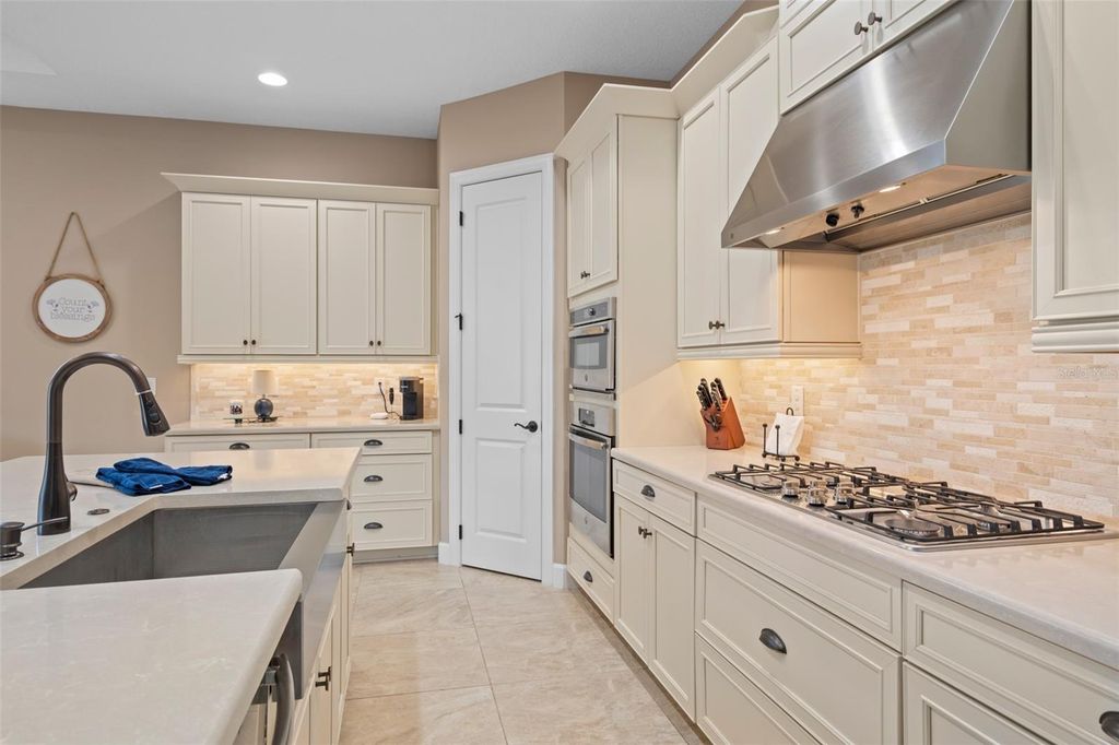 Image 11 of property listing at 1164 ESPERANZA RIDGE ROAD, Clermont, FL 34715