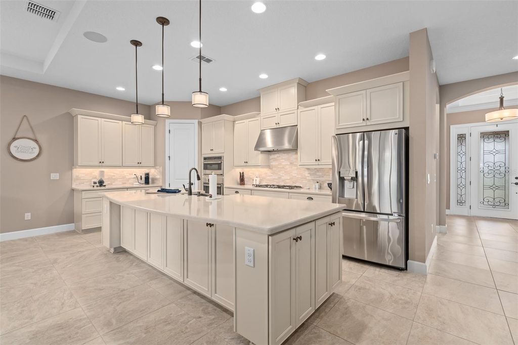 Image 7 of property listing at 1164 ESPERANZA RIDGE ROAD, Clermont, FL 34715