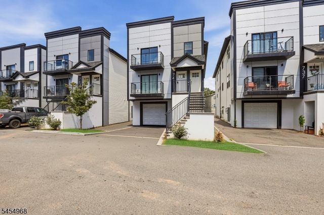 741 Seaport Dr, Elizabeth City, NJ 07201