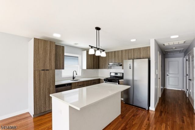 741 Seaport Dr, Elizabeth City, NJ 07201
