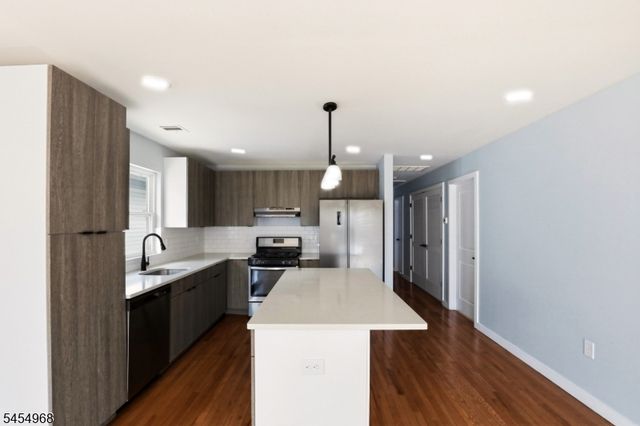 741 Seaport Dr, Elizabeth City, NJ 07201