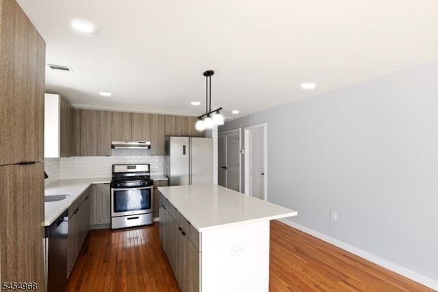 741 Seaport Dr, Elizabeth City, NJ 07201