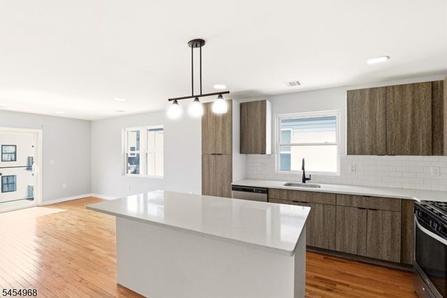 741 Seaport Dr, Elizabeth City, NJ 07201