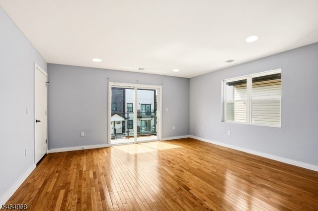 741 Seaport Dr, Elizabeth City, NJ 07201