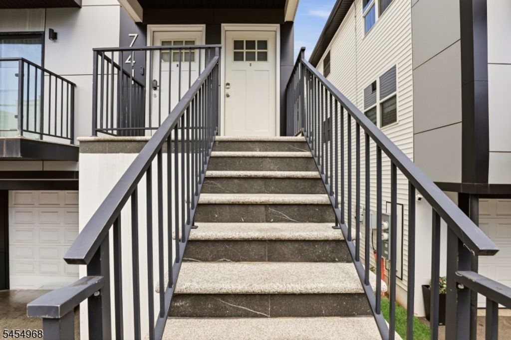 741 Seaport Dr, Elizabeth City, NJ 07201 — photo 3