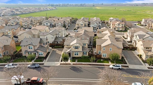 5713 Antique Rose Way, Riverbank, CA 95367