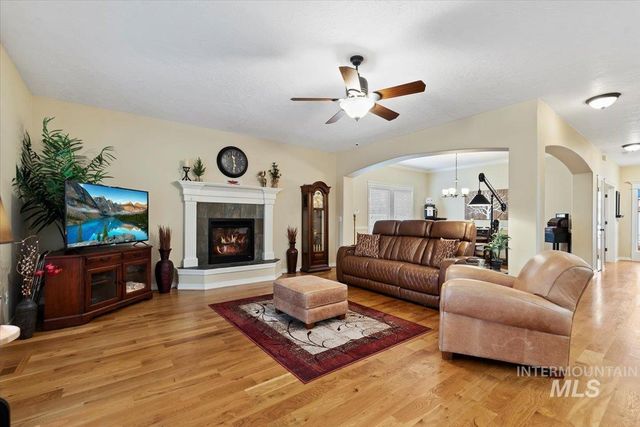 2998 E Shadowwolf Dr, Eagle, ID 83616