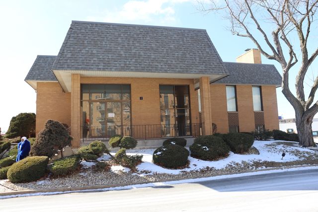 700 N Bruce Lane 211, Glenwood, IL 60425