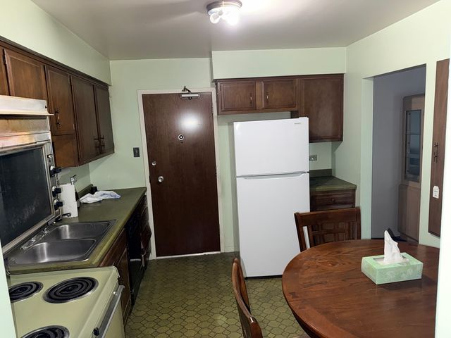 700 N Bruce Lane 211, Glenwood, IL 60425