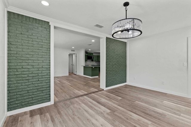 145 Madison Dr, Longview, TX 75603