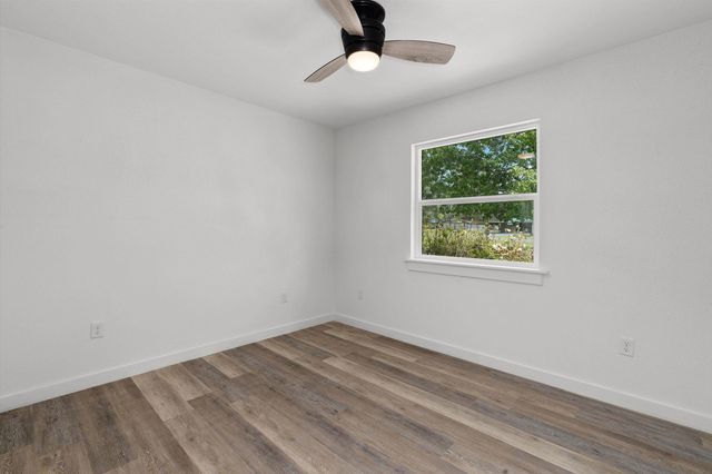 145 Madison Dr, Longview, TX 75603