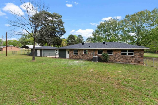 145 Madison Dr, Longview, TX 75603