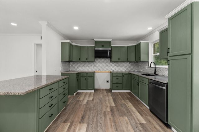 145 Madison Dr, Longview, TX 75603