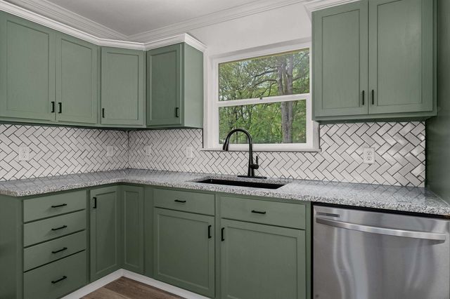 145 Madison Dr, Longview, TX 75603