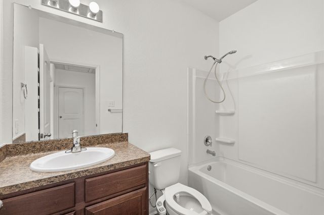 718 Crystal Lakes Drive, Brookshire, TX 77423