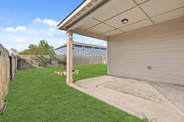 718 Crystal Lakes Drive, Brookshire, TX 77423